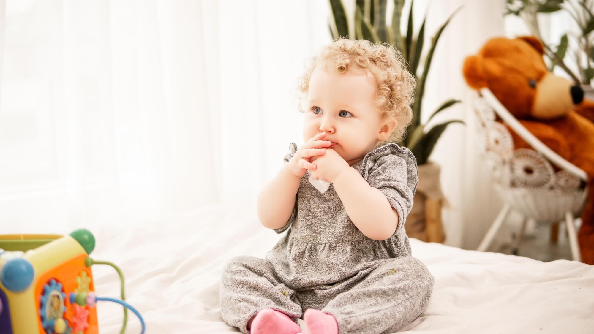 co nen dung khan uot cho tre so sinh